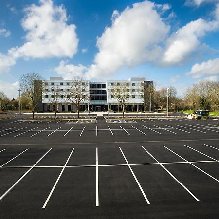 Heston Hyde Hotel Hounslow Extérieur photo