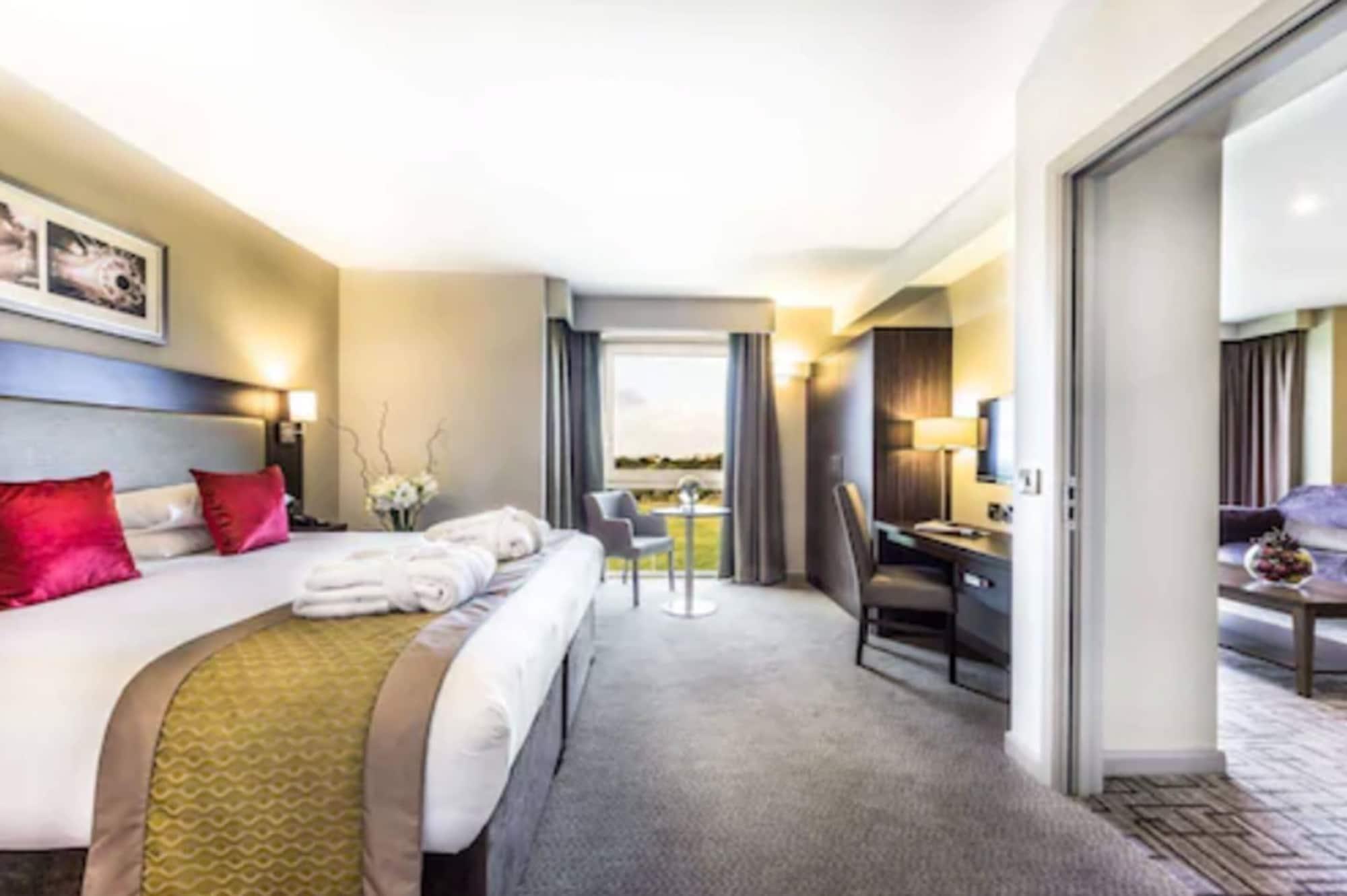 Heston Hyde Hotel Hounslow Extérieur photo