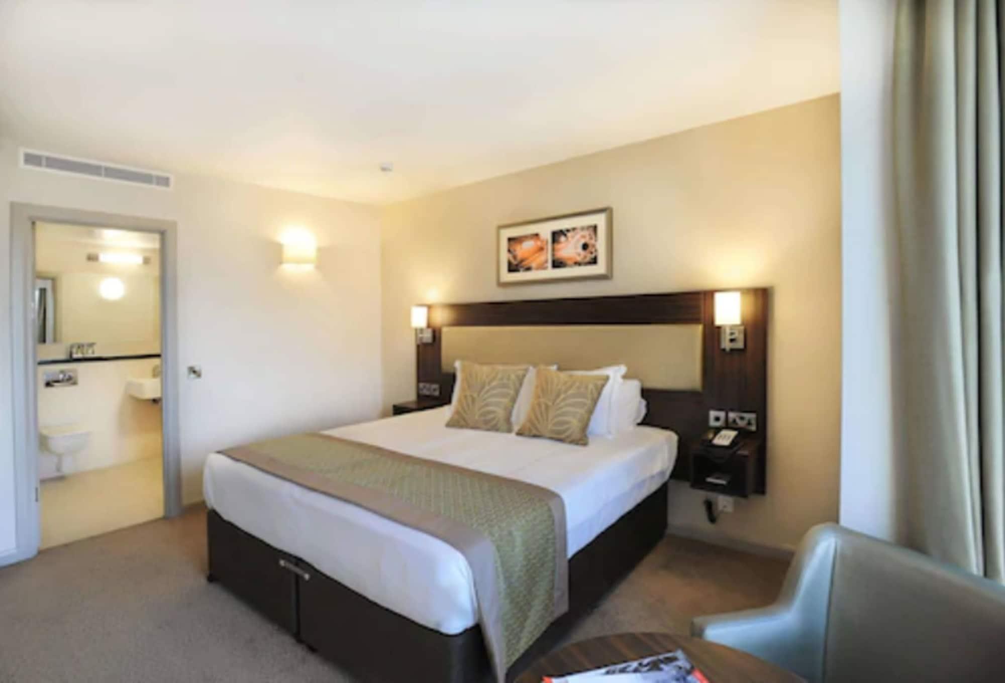 Heston Hyde Hotel Hounslow Extérieur photo