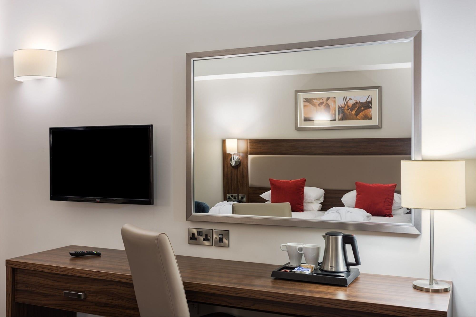 Heston Hyde Hotel Hounslow Extérieur photo