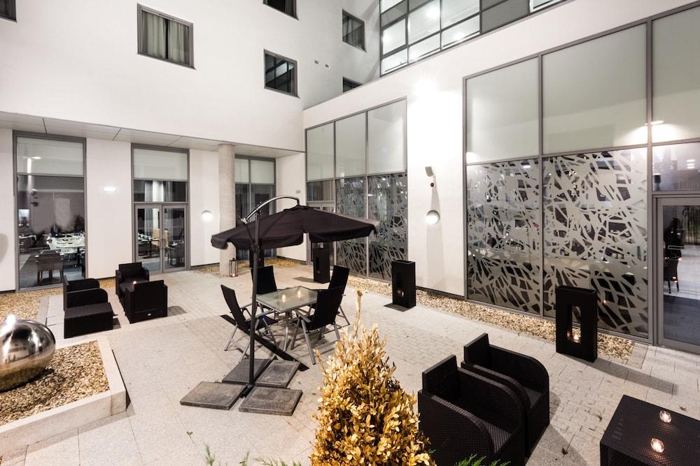 Heston Hyde Hotel Hounslow Extérieur photo