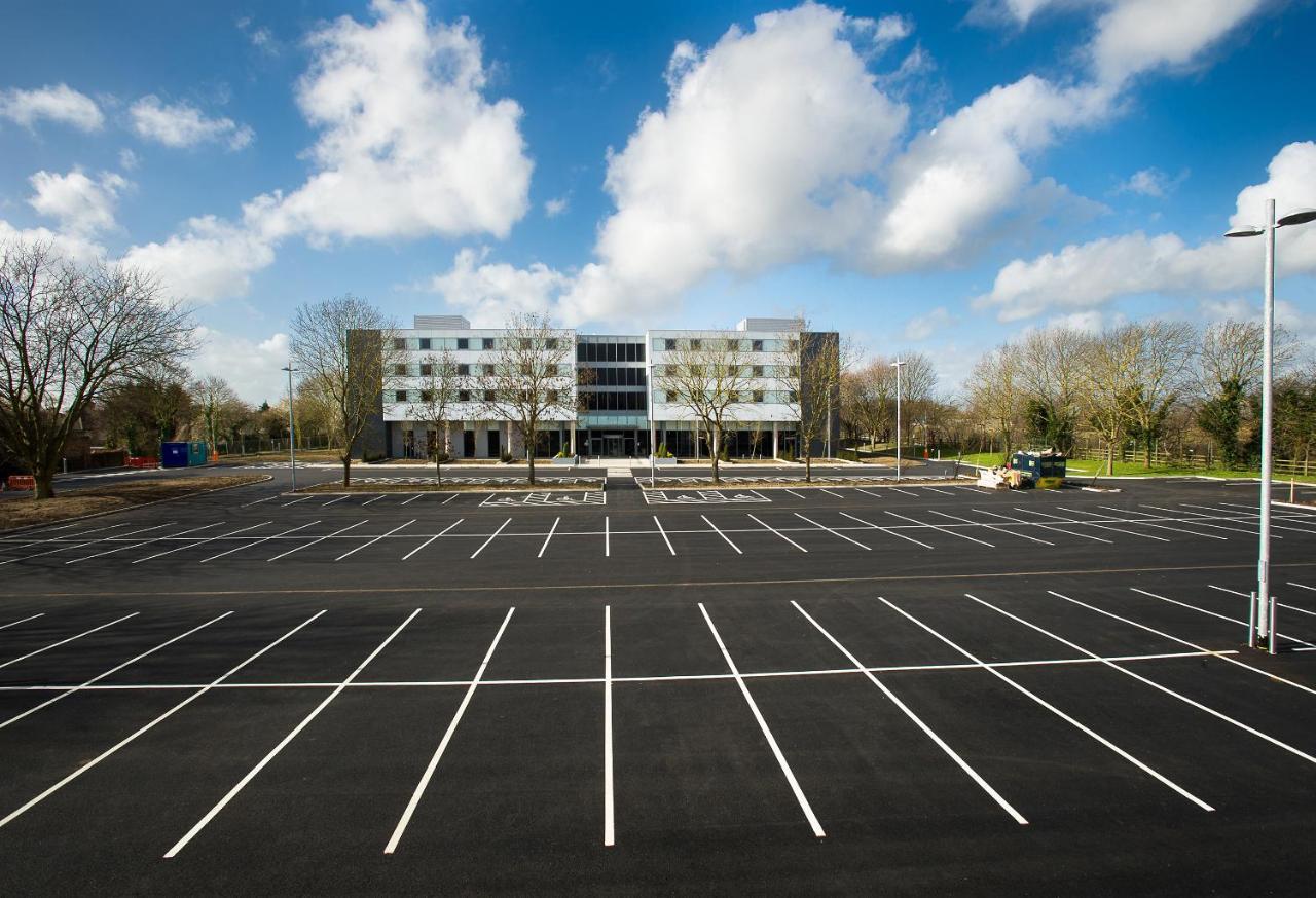 Heston Hyde Hotel Hounslow Extérieur photo