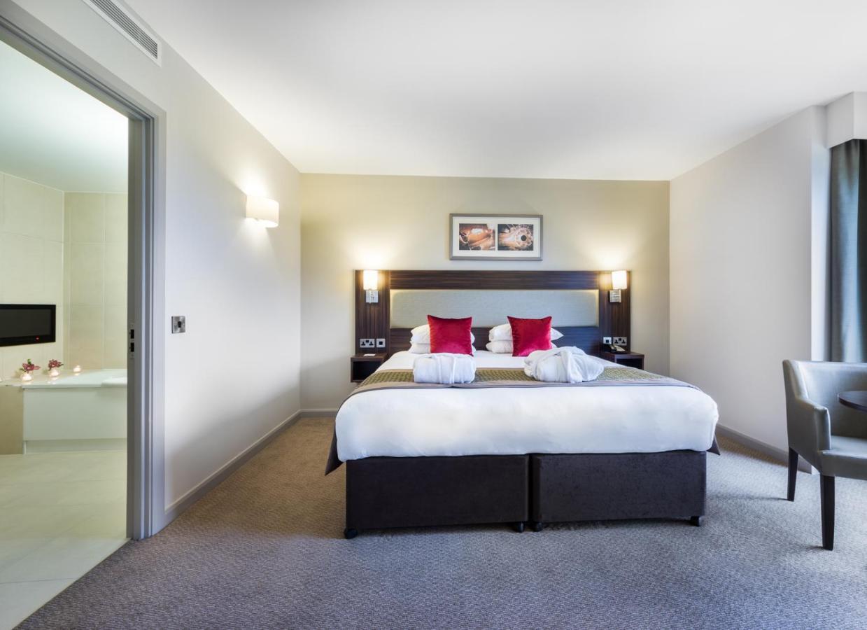 Heston Hyde Hotel Hounslow Extérieur photo