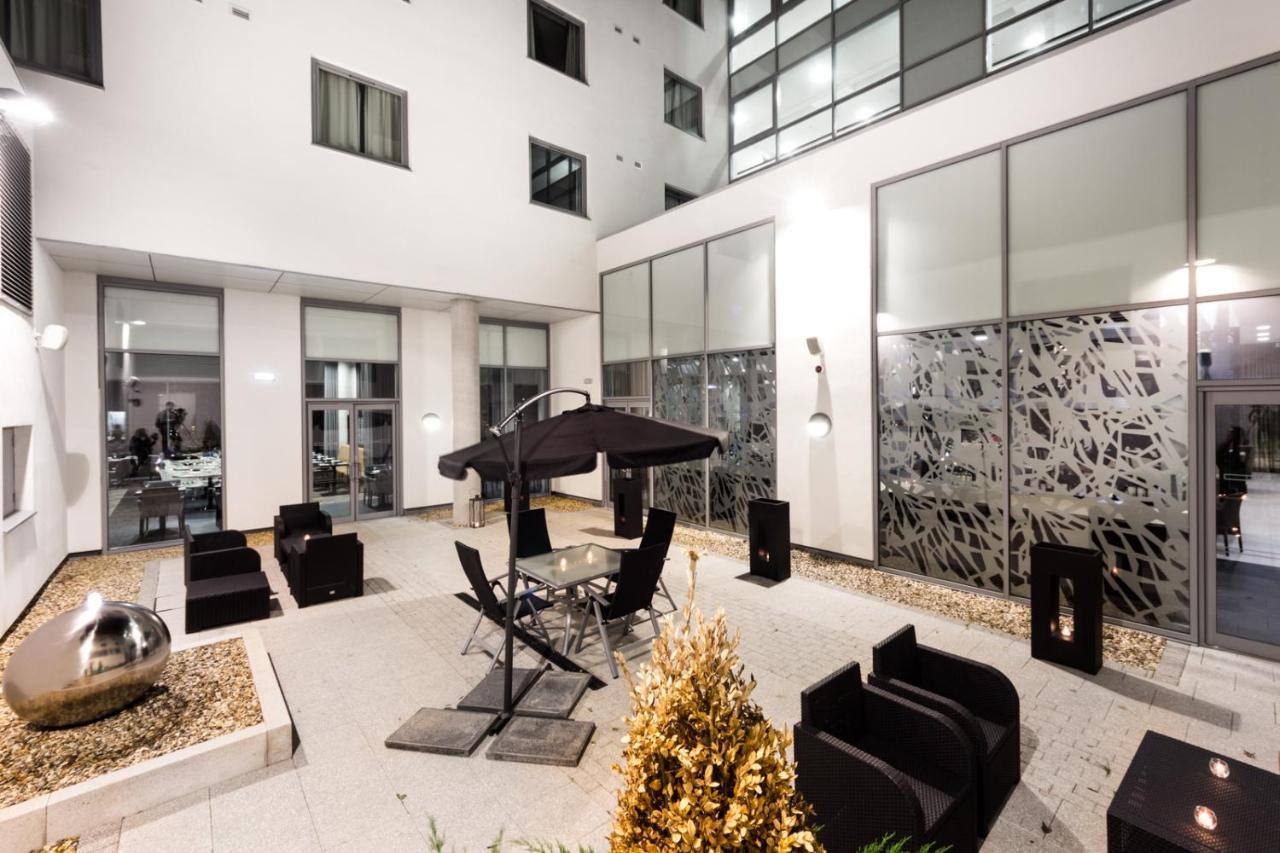Heston Hyde Hotel Hounslow Extérieur photo