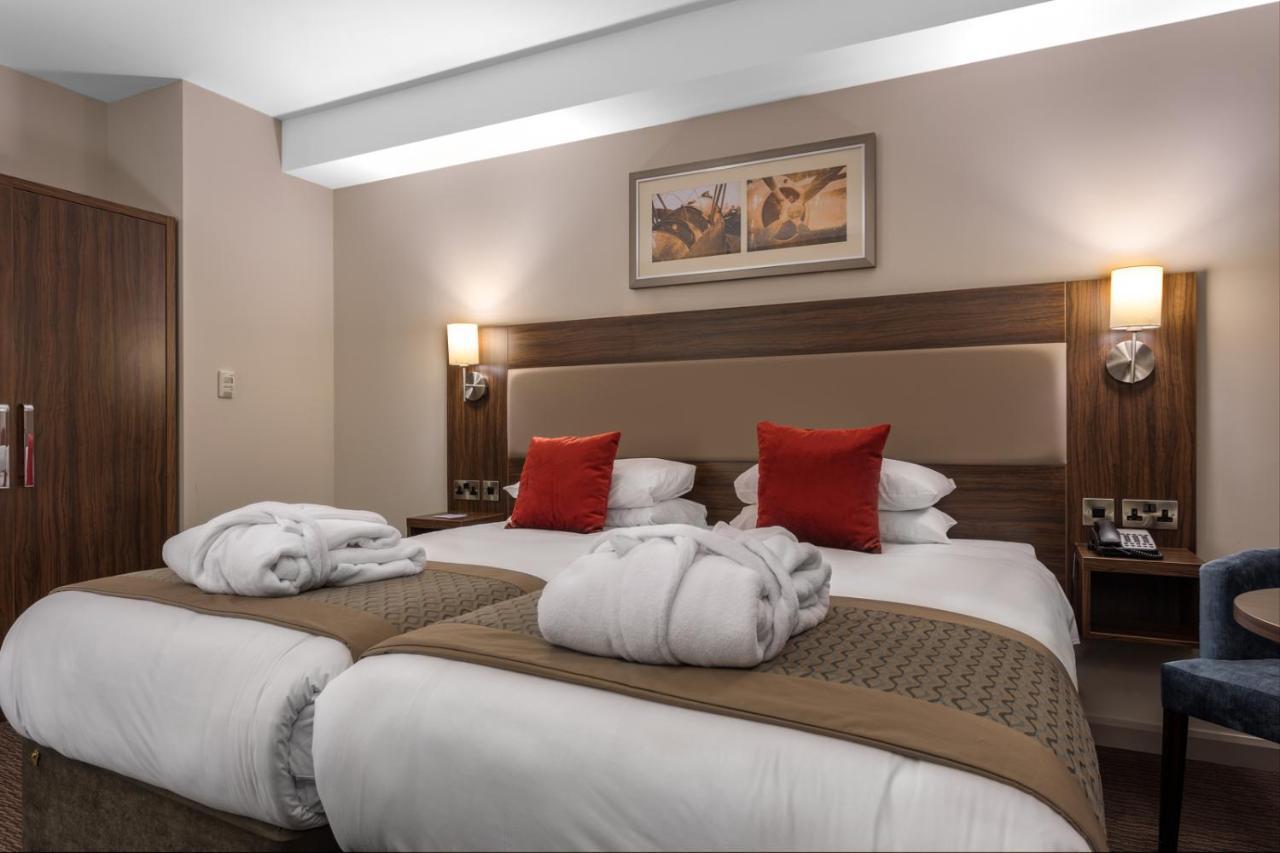 Heston Hyde Hotel Hounslow Extérieur photo