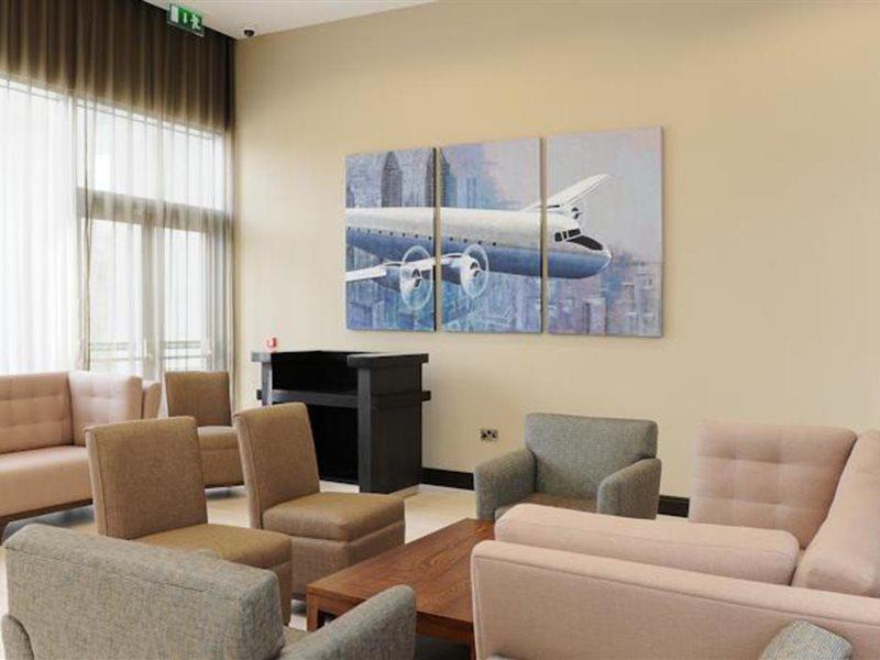Heston Hyde Hotel Hounslow Extérieur photo