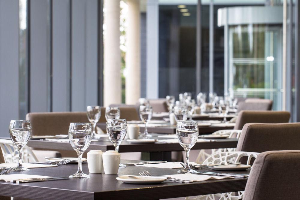 Heston Hyde Hotel Hounslow Extérieur photo